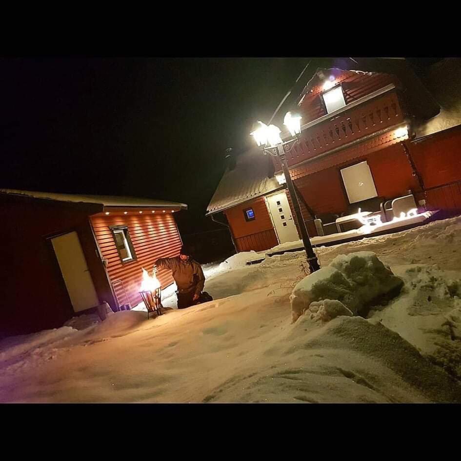 Camp Caroli Wooden Cabins Jukkasjärvi Esterno foto